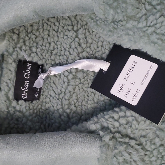 URBAN CLOSET COLOR GREEN SIZE  LARGE - Picture 2 of 4